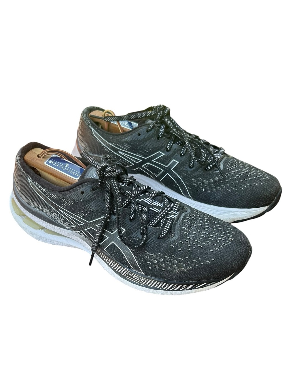 ASICS Gel-Kayano 28 Black and White Athletic Running Shoes Women’s Sz 7.5